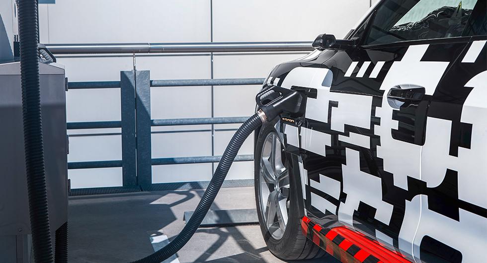 Med 150 kW laddar E-tron snabbare än alla andra elbilar som finns i dag.