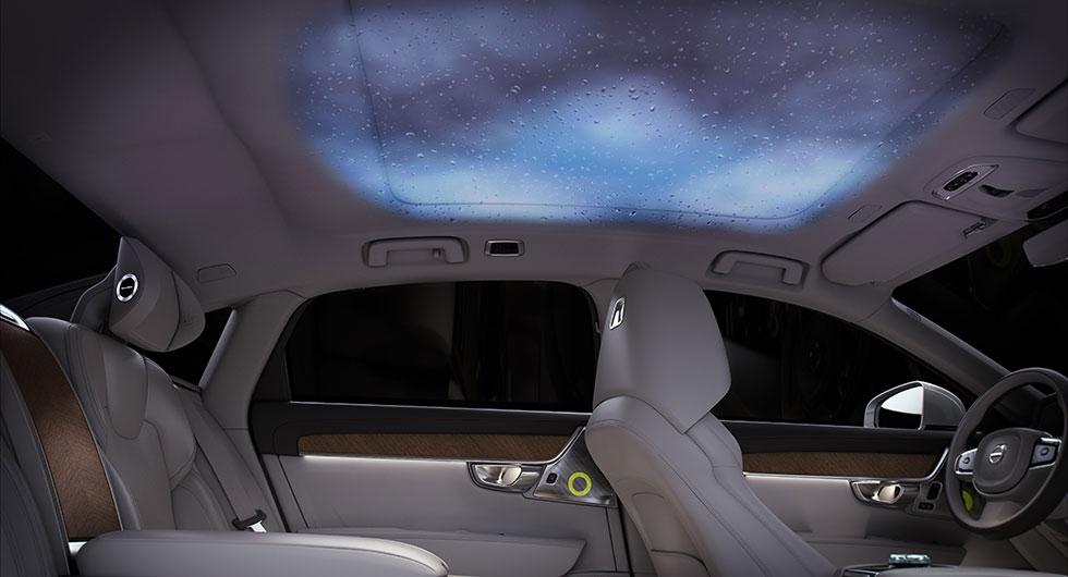 Norrsken i taket på Volvo S90
