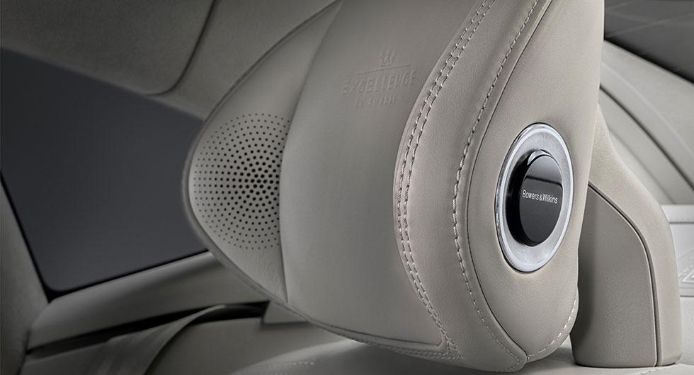Norrsken i taket på Volvo S90