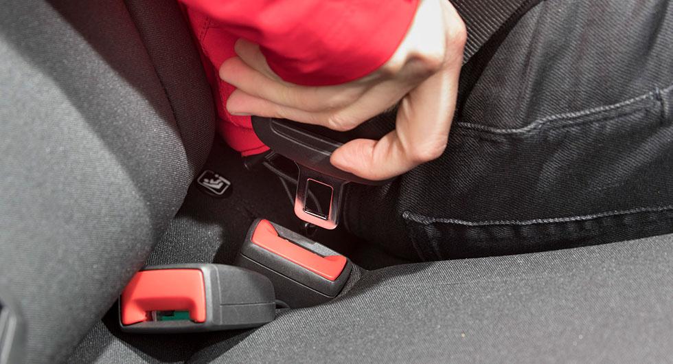 Tills Volkswagen och Seat har åtgärdat felande bälteslås rekommenderar de bilägare att inte använda mittenplatsen i baksätet på Seat Arona och Ibiza, samt Volkswagen Polo.