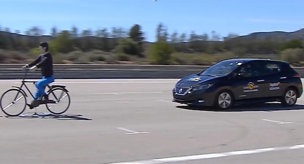 Det ställs numera hårdare krav på biltillverkare som vill få full pott i krocktest. Bland annat ska bilarna kunna bromsa för cyklister.