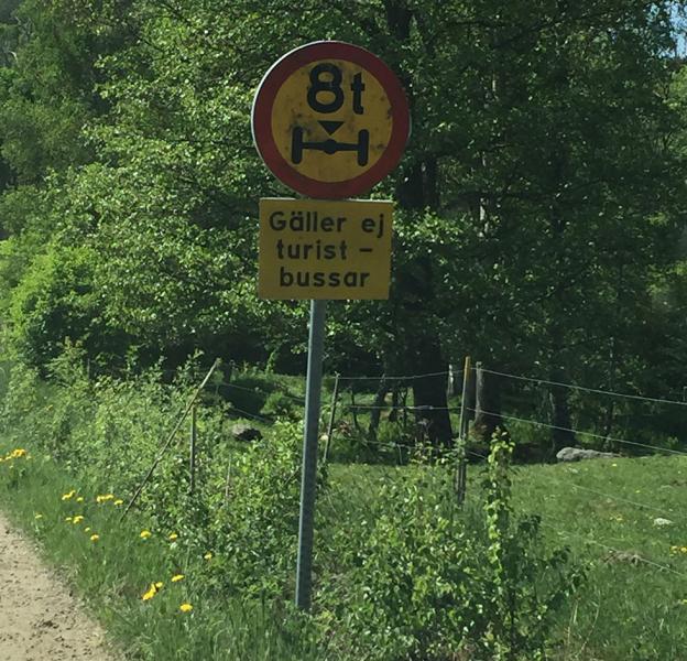 Max 8 tons axeltryck! Men är lägre eller högre vikt tillåten för turistbussar? Och vad gäller för buss i linjetrafik!