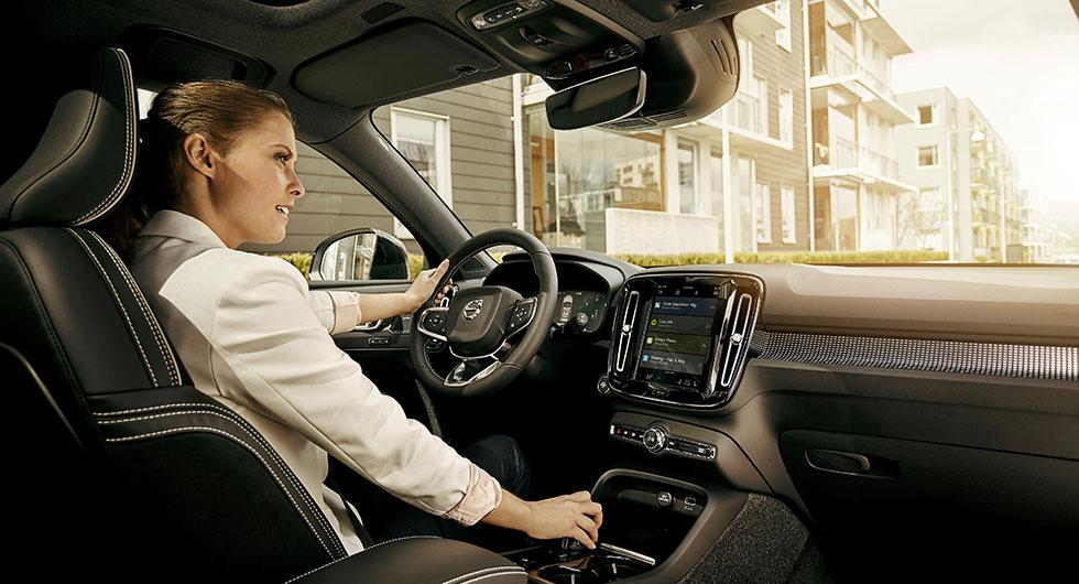 Röststyrd Google-assistent i Volvobilar
