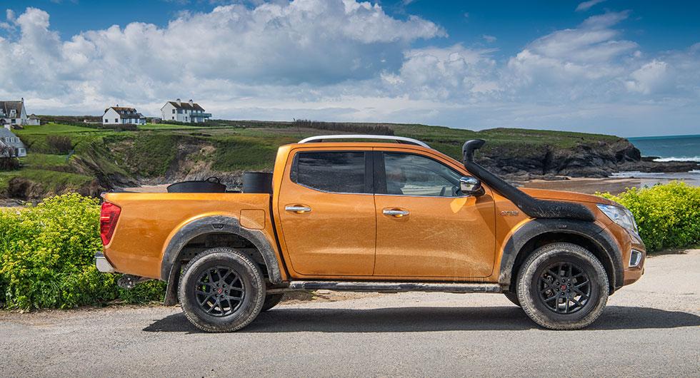 Navara tuffar till sig med snorkel