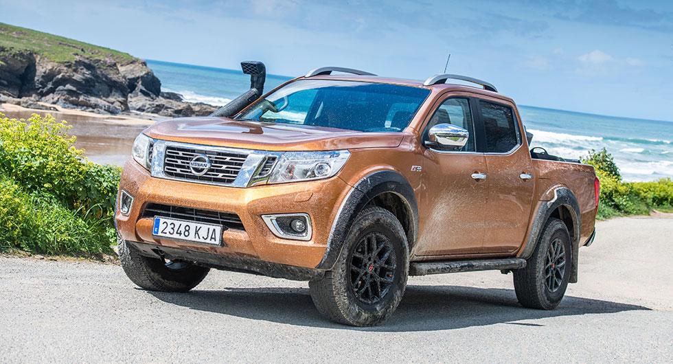 Navara tuffar till sig med snorkel