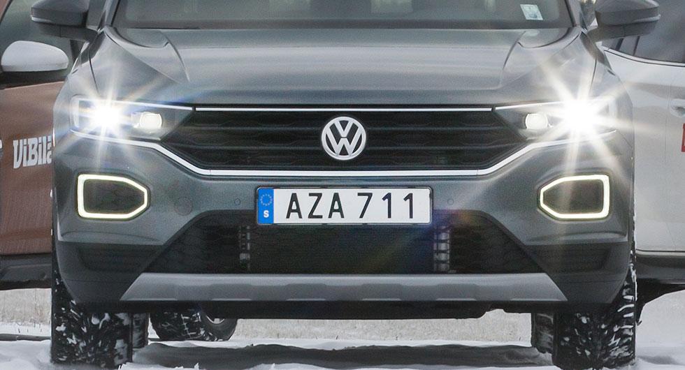 Frågeställaren undrar om det är okej att montera extraljus på en Volkswagen T-Roc.