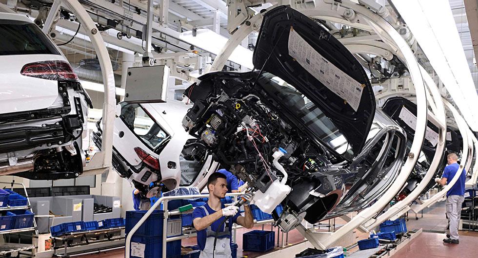I augusti och september stängs Volkswagenfabriken i Wolfsburg under vissa dagar, eftersom man bara kommer att bygga WLTP-godkända bilar.