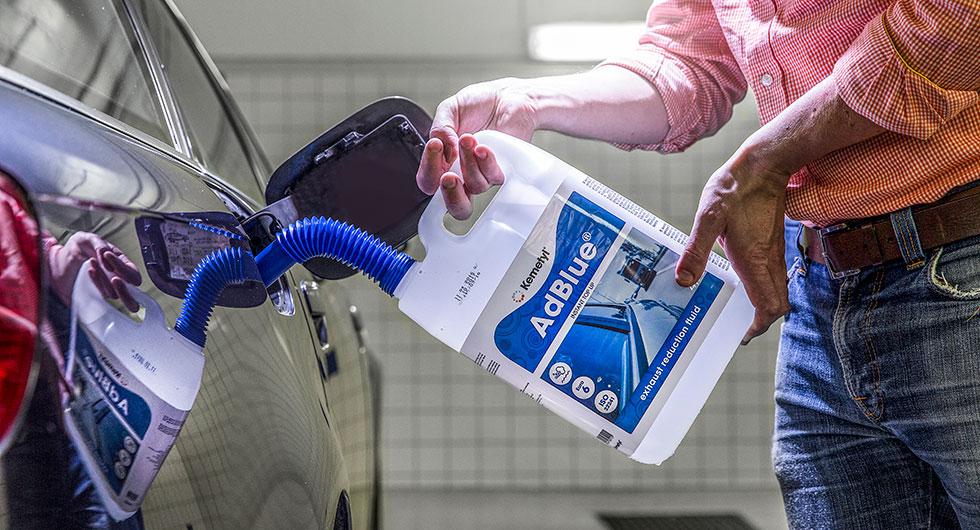 Frågeställaren undrar om det går att bygga in AdBlue i efterhand på dieselbilar.