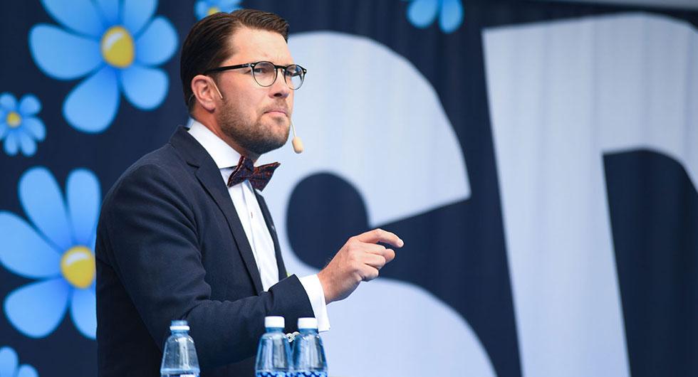 Sverigedemokraternas Jimmie Åkesson är partiledaren som svenska folket rankar näst högst när det gäller kunskaper i att köra bil.