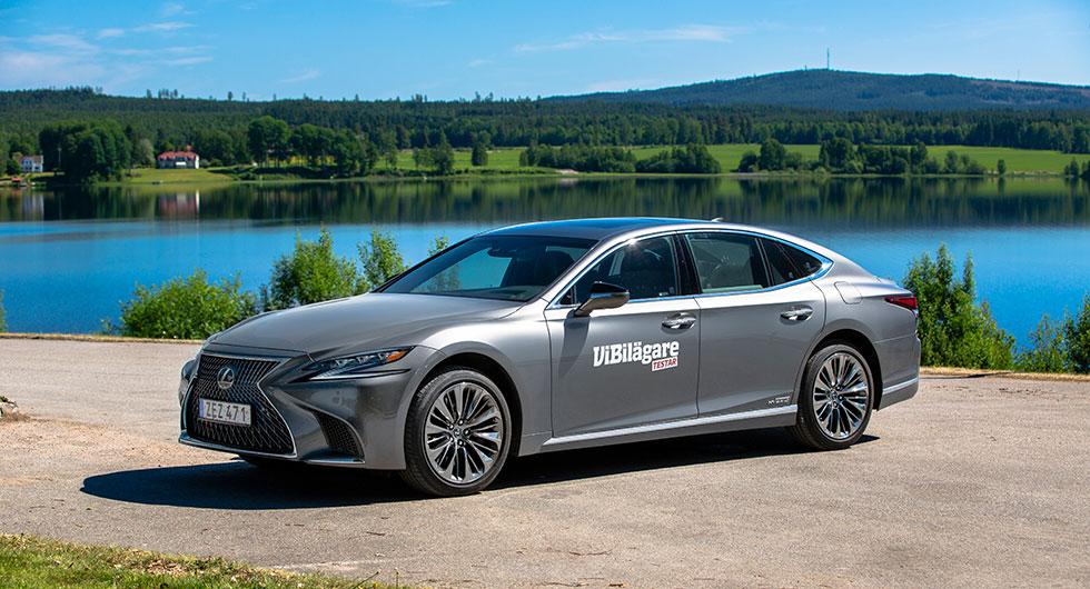 Lexus LS 500h.