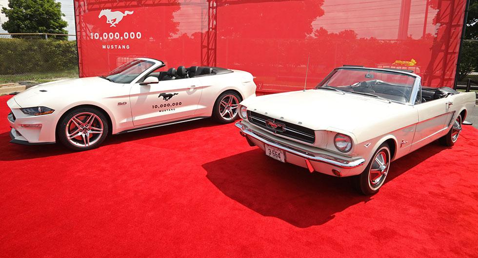 Mustang nummer 10 miljoner lackades i samma färg som Mustang nummer 1 från 1964.
