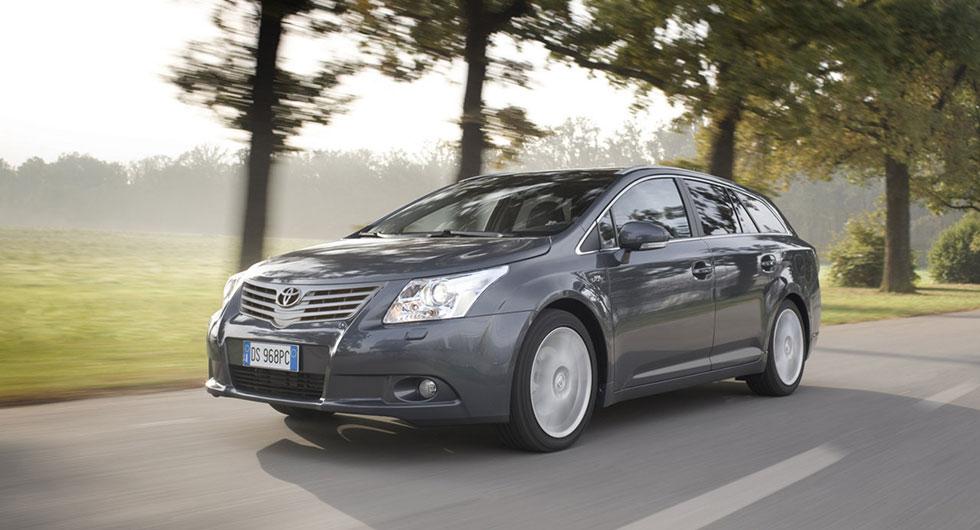 Frågeställaren har en Toyota Avensis från 2011 och upplever att bromsarna inte fungerar som de ska.