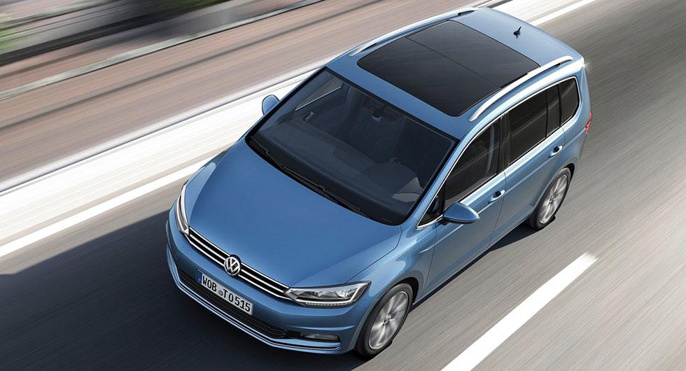 Familjebussen Volkswagen Touran med soltak måste åtgärdas, liksom…