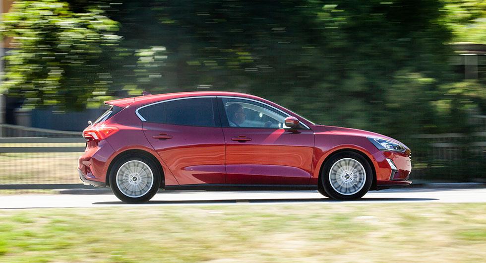 Nya Ford Focus är två centimeter längre, vassare att köra och drygt 10 000 kronor dyrare än sin föregångare.
