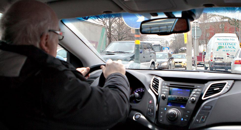 6 av 10 vill att äldre tar om körkort