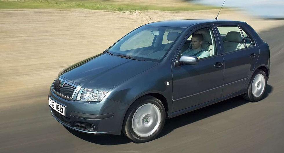 Frågeställaren äger en Skoda Fabia från 2006 med 34.000 mil på mätaren och vill nu göra en helservice.