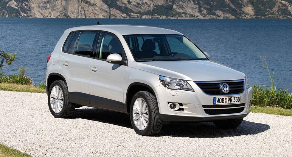 Frågeställarens Tiguan från 2011 läcker in vatten i bagageutrymmet.