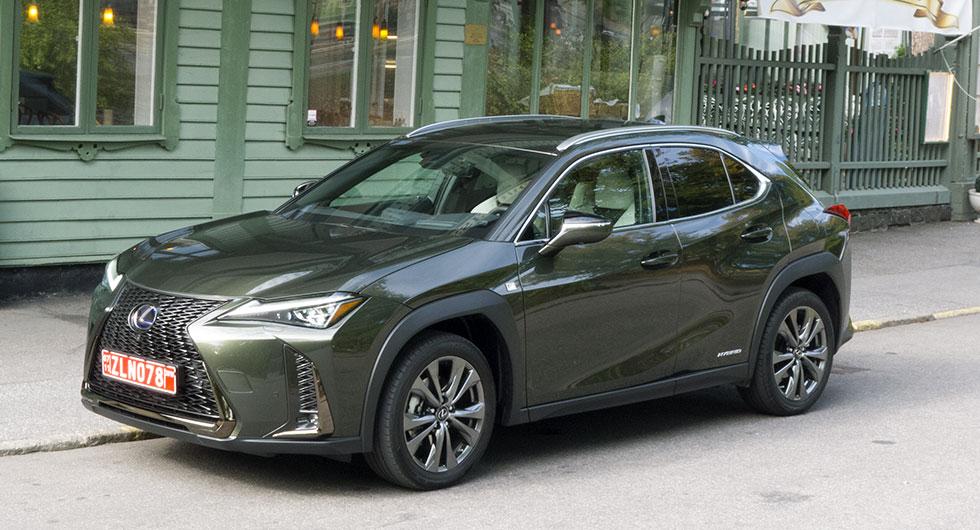 Bakom Lexus UX står en kvinnlig projektledare vid namn Chika Kako och en stab formgivare som gillar att vecka plåt till det yttersta.