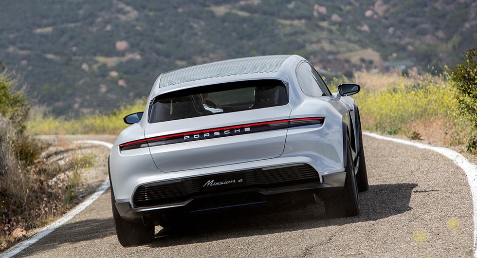 Porsche Mission E Cross Turismo förverkligas