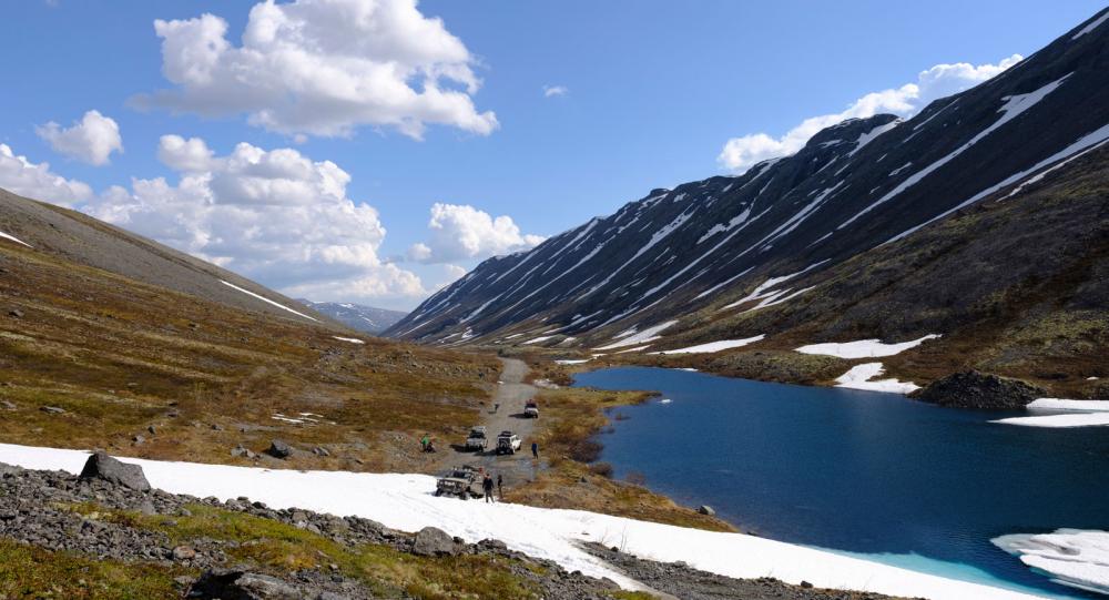 Storslagna vyer på kalfjället där vi till slut fick ta fram spadarna och skotta oss en gång i den djupa snön.
