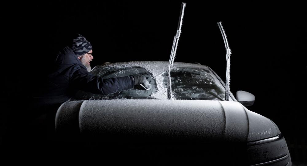 Slut på allt slit med skrapan? Inte helt, men isborttagningsmedel kan vara ett bra komplement.