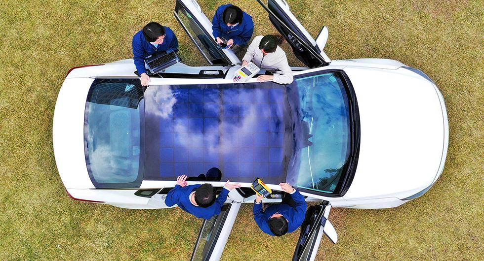 Hyundai och Kia gör laddbara soltak