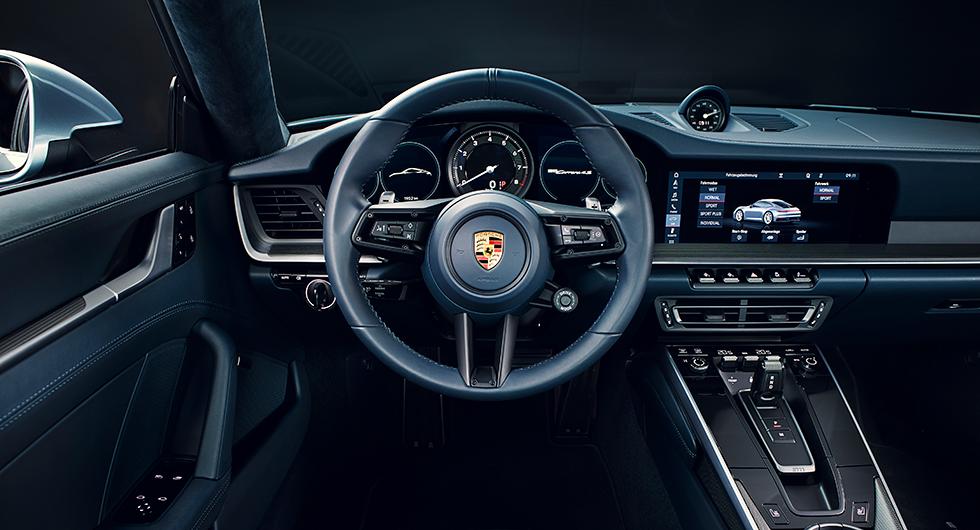 Porsche 911 kör bättre genom vattenpölarna