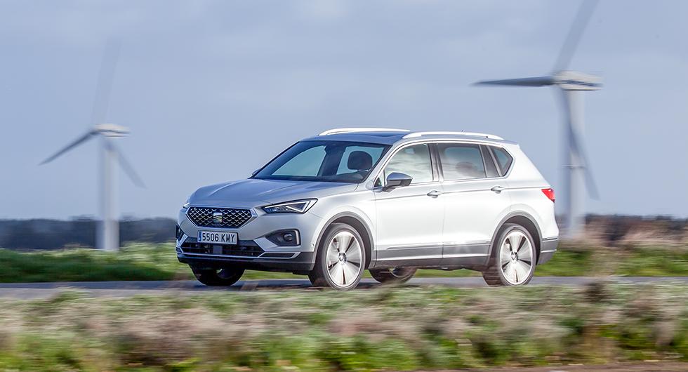 Egen stil där fram med ny form på grillen – men förväxlande lik VW Tiguan Allspace från sidan.