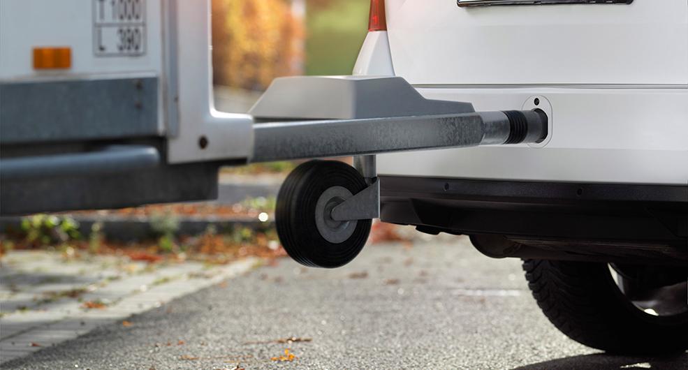Ny uppfinning kopplar ihop bil och släp automatiskt