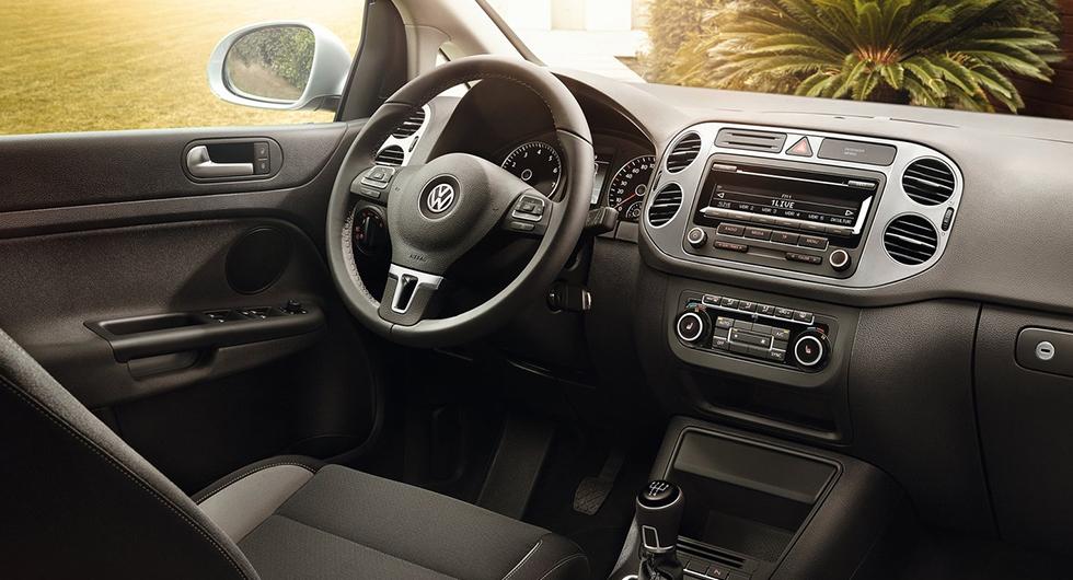 Frågeställaren vill själv kunna släcka meddelandet om service i sin Volkswagen Golf Plus från 2014.