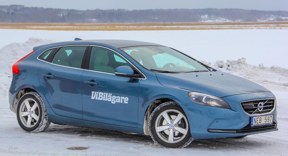 Volvos utmanare i den tuffa Golfklassen, V40, trivs i vinterföre.