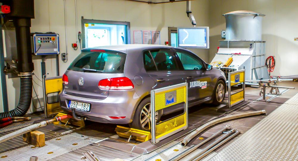 Vi lät testa Golf 1,6 TDi och Passat 2,0 TDI i ett avancerat laboratorium i Europa – samma typ av labb där biltillverkarna certifierar sina bilar.