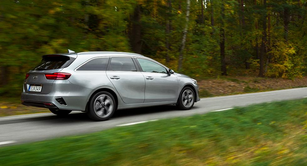 Finns det inte ett lätt Mercedesdrag över bakpartiet? Visste ni att Kia tolkar Ceed som: ”Community of Europe, with European Design.”