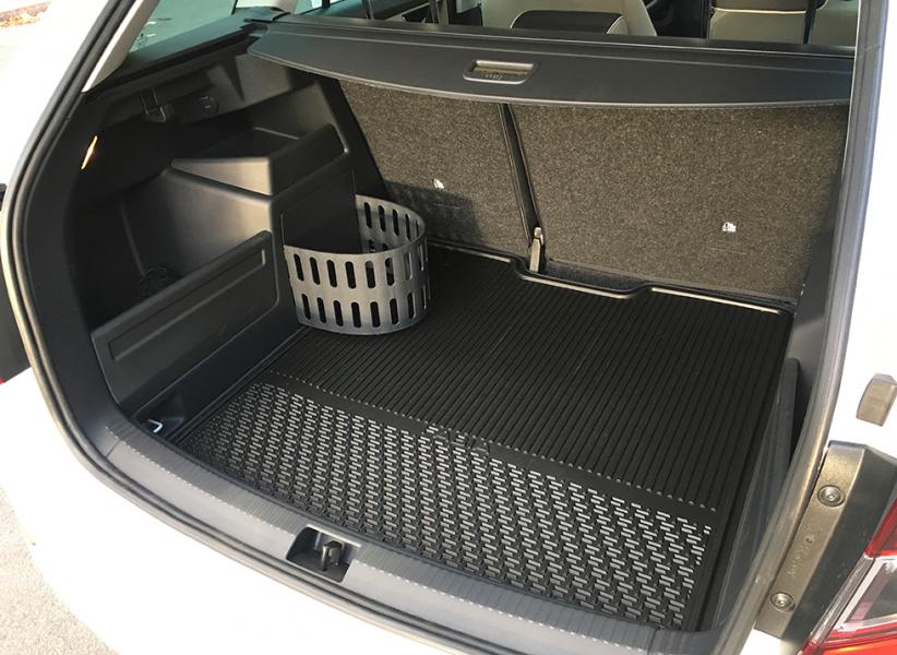 Fabia Combi sedd från sin bästa sida. Kluriga finesser höjer lastlustan och bagaget sväljer hela 530 liter – på par med Mondeo kombi.