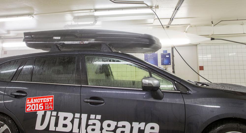 En av de egenskaper vi testade var förmågan att stå emot inträngande vatten – samtliga boxar klarade detta.
(Foto: Per Hammarsjö).