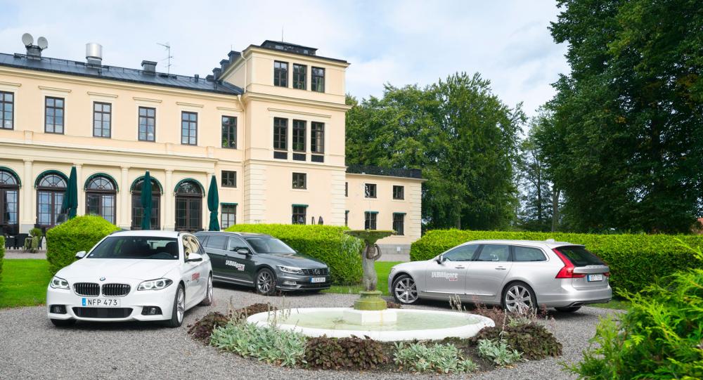 Rånäs slott mellan Uppsala och Norrtälje, en passande fond för tre flotta familjefraktare.