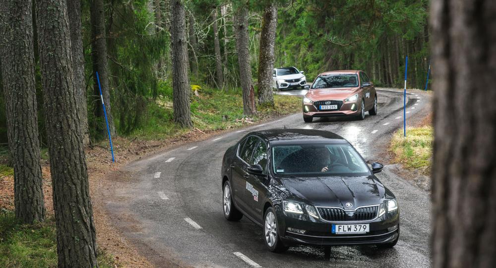 Trygga köregenskaper finns i alla tre testbilar, men Honda Civic är klart roligast att ratta.