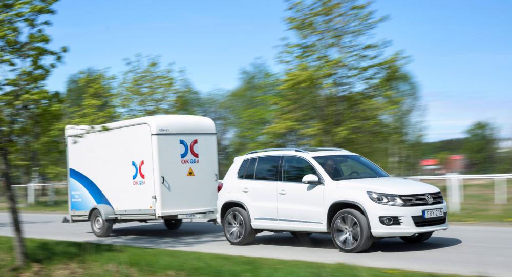 Ett mindre flyttsläp med totalvikt 1 000 kg är ingen match för VW Tiguan med B-kort. Men det gäller att inte lasta mer än 390 kg!