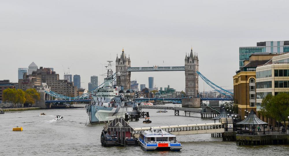 En båttur eller en promenad utefter Themsen och över broarna ger också fin utsikt. Från London Bridge ser vi över till Tower Bridge.
