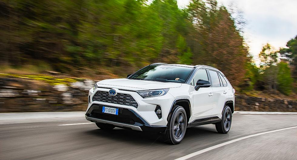 Toyota talar om ”design med polygona influenser”. Vi ser mest rymdimperiets soldater från Star Wars-filmerna.