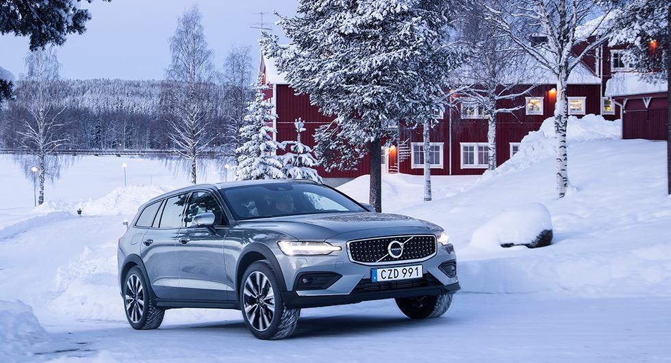 Nya V60 Cross Country har en rejäl markfrigång och ett relativt lågt pris som gör det svårt att motivera steget upp till XC60.