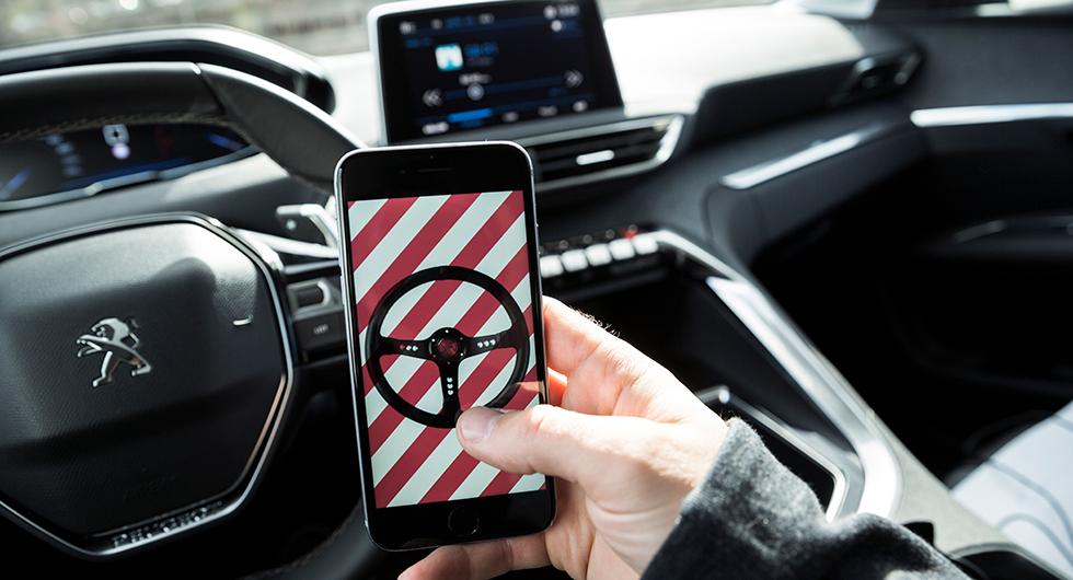 1 av 3 struntar i mobilförbudet