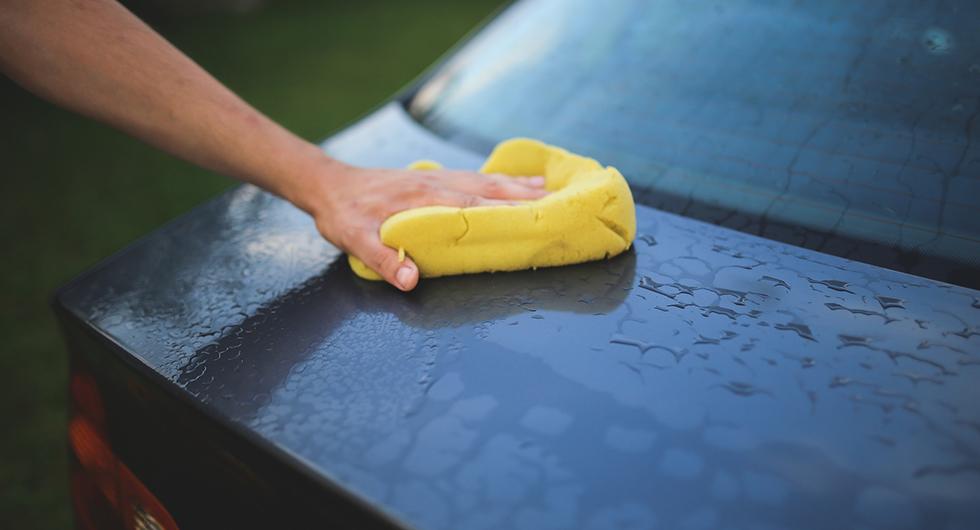 Varannan tvättar bilen hemma