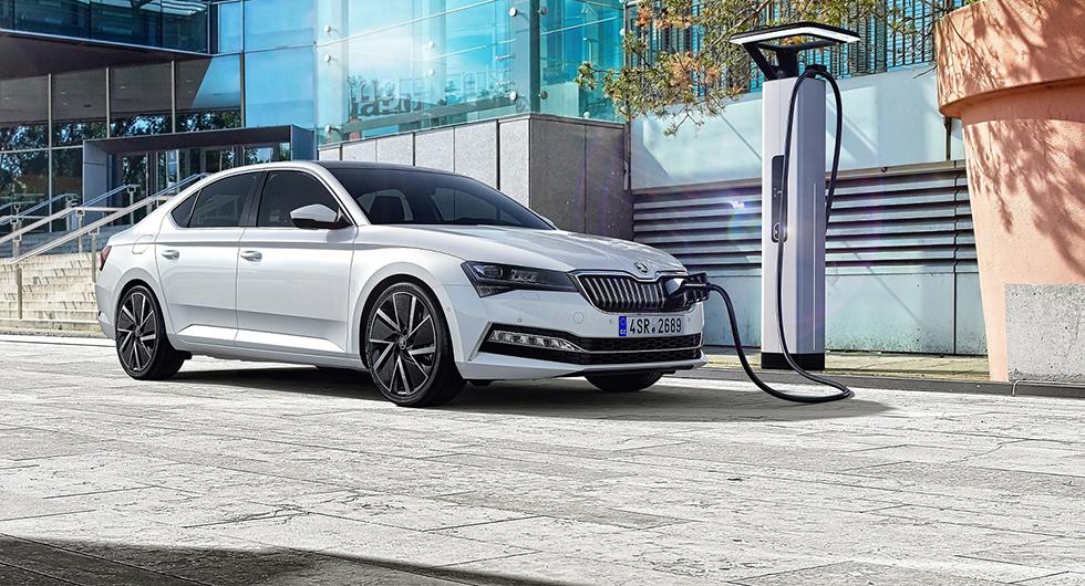 Superb är Skodas första laddhybrid