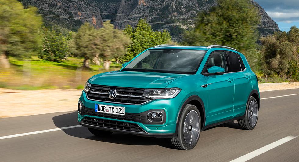 Axlarna bakåt, upp med hakan. Volkswagen T-Cross ser ut som en baby-Tiguan.