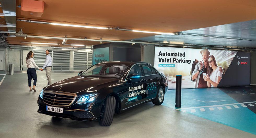 Daimlers förarlösa parkeringssystem godkänns – men bara i ett garage