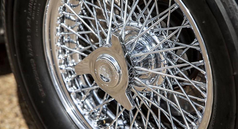 Ikoniska Bond-bilen till försäljning
