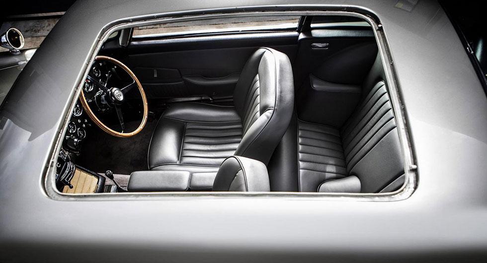 Ikoniska Bond-bilen till försäljning