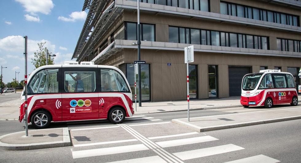Självkörande bussar stoppas efter olycka