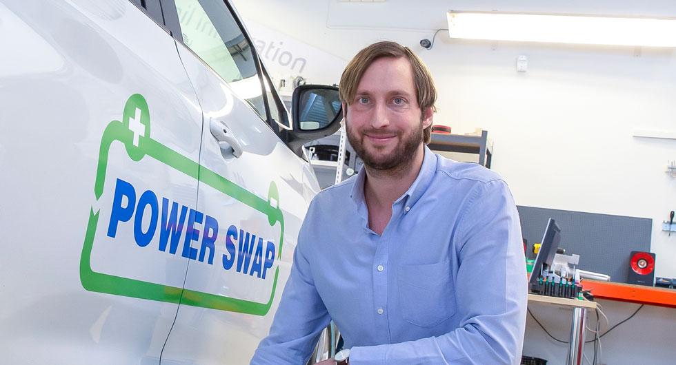 – Det här blir en ”game changer” (som ritar om spelplanen, för elbilen, säger Carl Johan Mangelus på Powerswap.